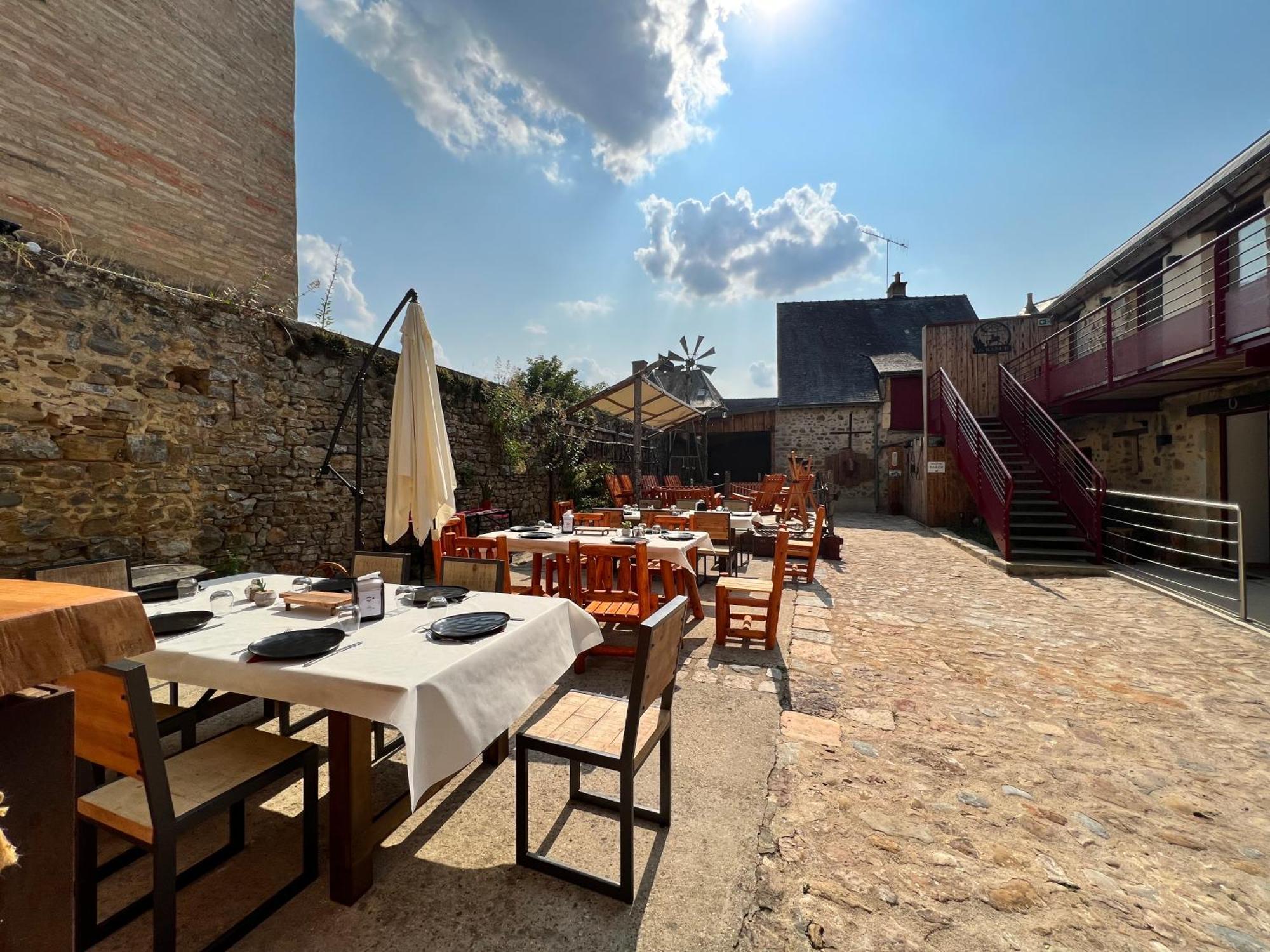 Hotel Le Ranch Brûlon Εξωτερικό φωτογραφία