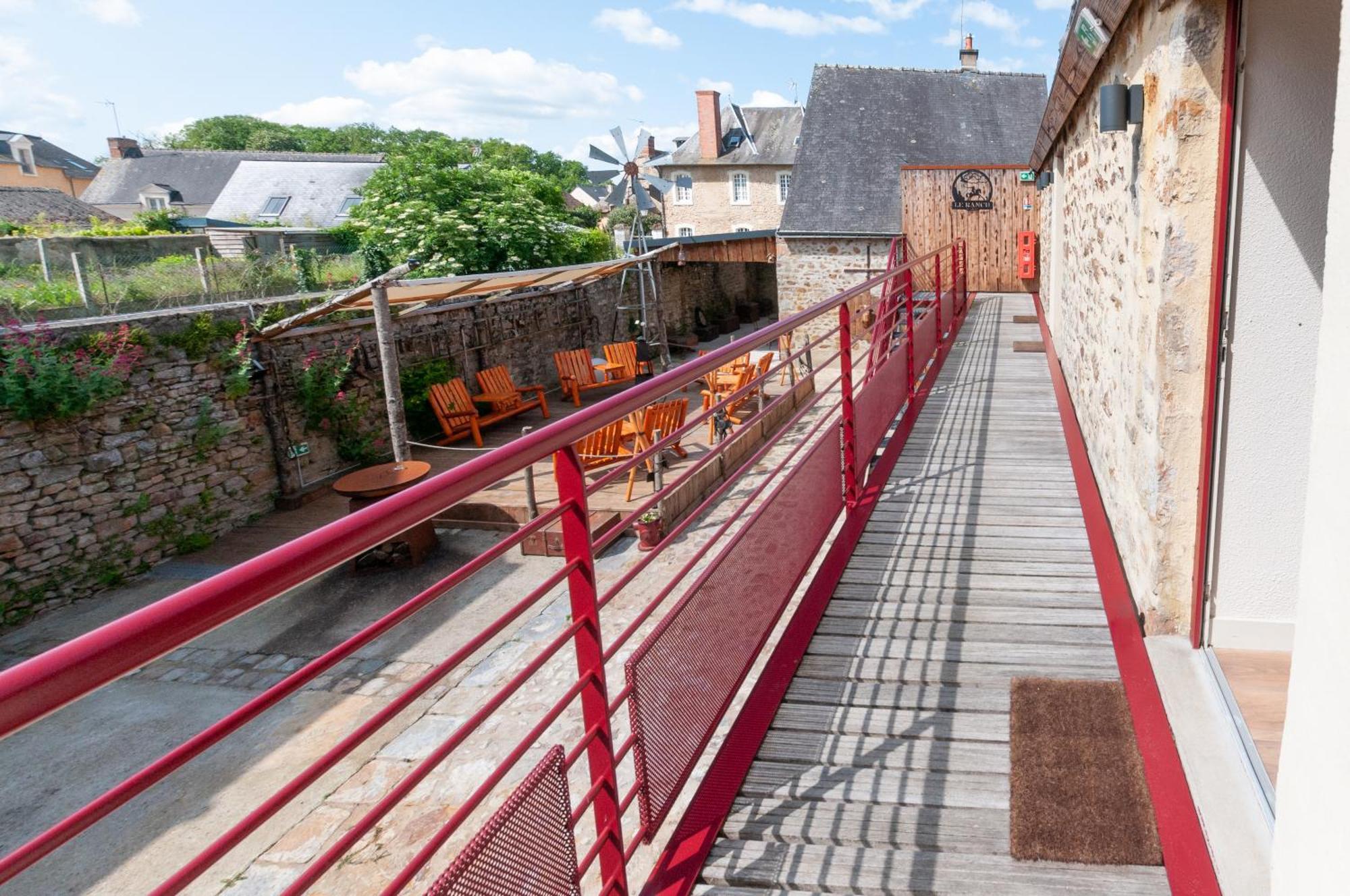 Hotel Le Ranch Brûlon Εξωτερικό φωτογραφία